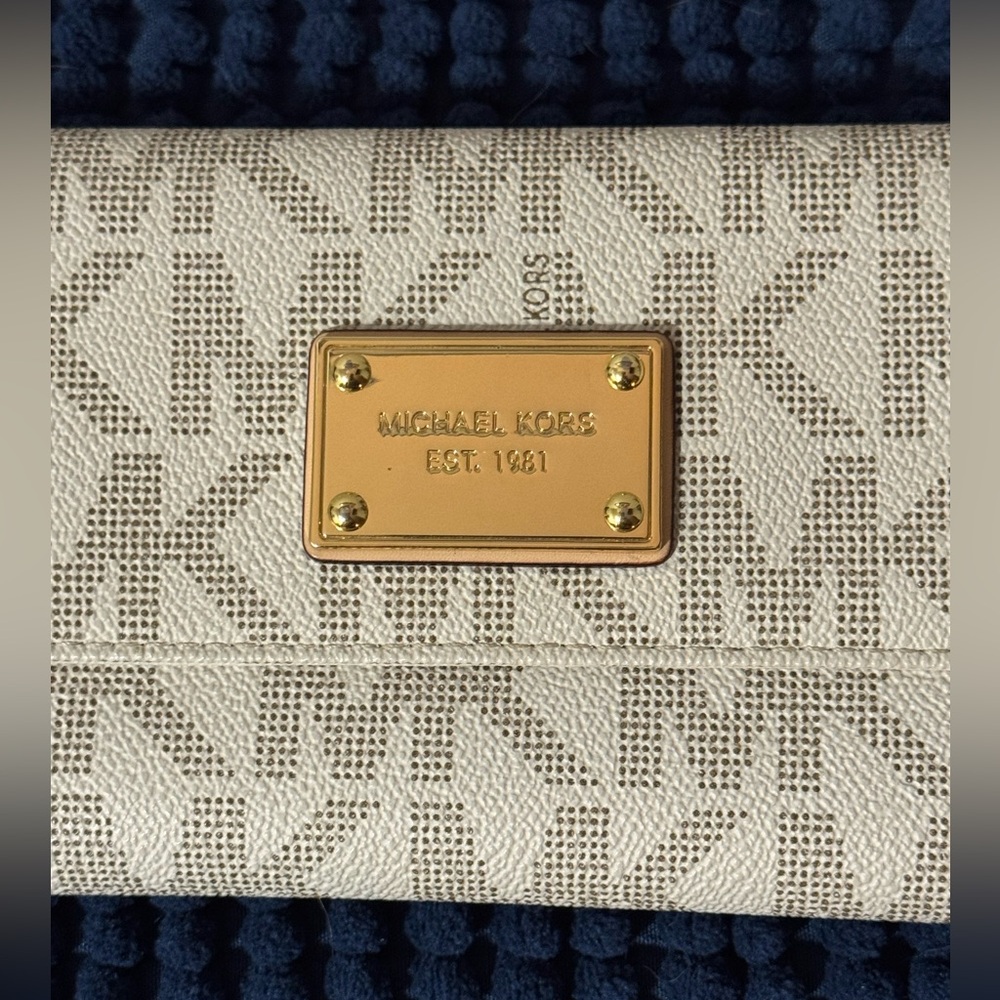 Michael Kors Cream Wallet with Gold Accents - Picture 2 of 10